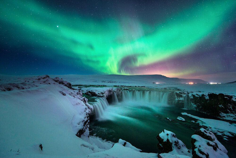 A photo depicting the aurora borealis